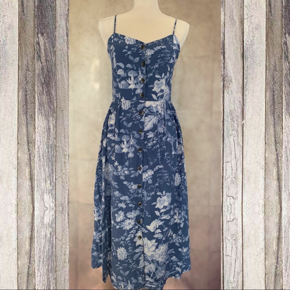 H&M Blue and White Floral Dress with Buttons Size8